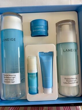 BNIB LANEIGE Skincare set with 3 bonus samples. For oily/combination skin